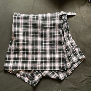 Plaid skirt with shorts